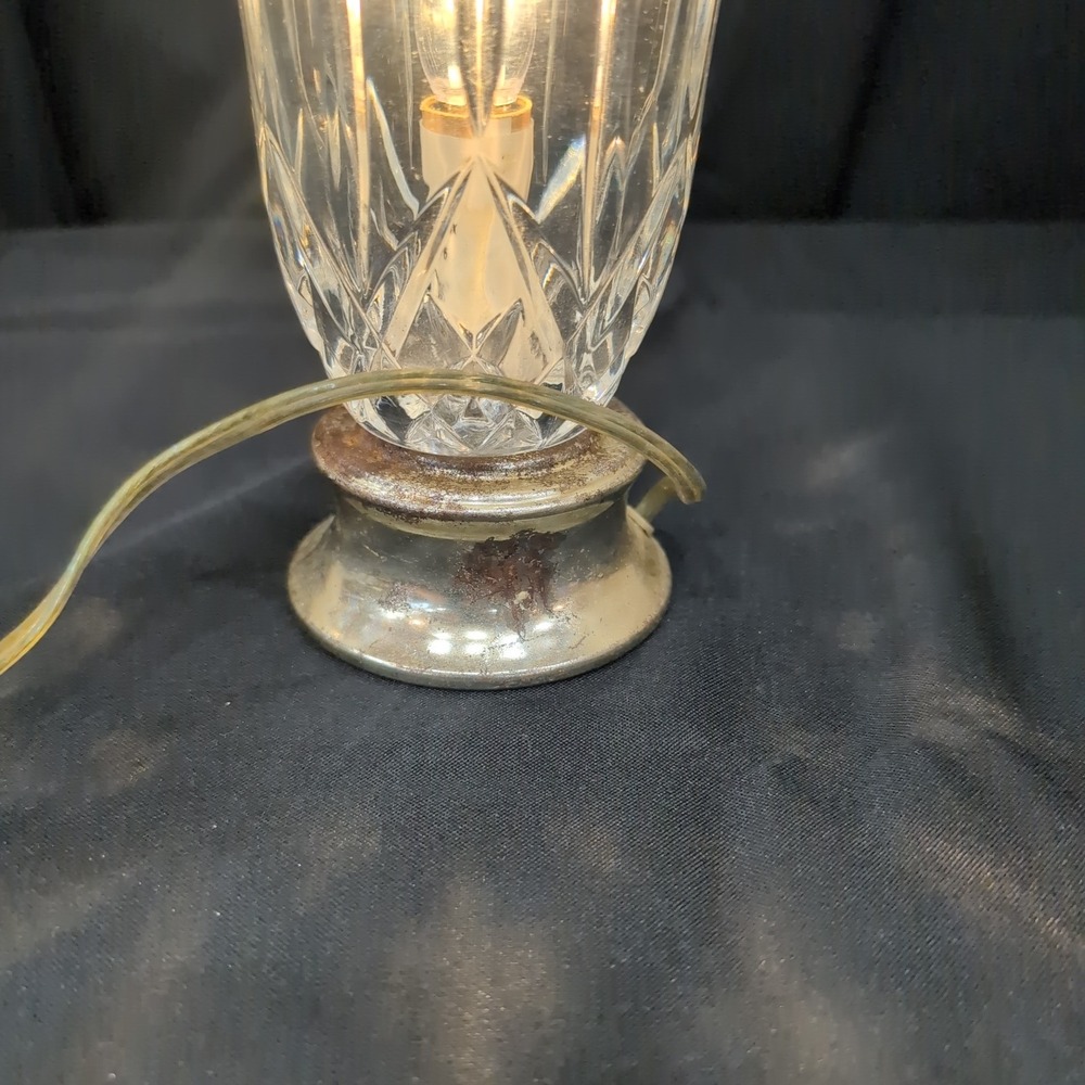 Vintage Electric Hurricane Accent Lamp Clear Cut Glass Silver Base - Picture 3 of 8